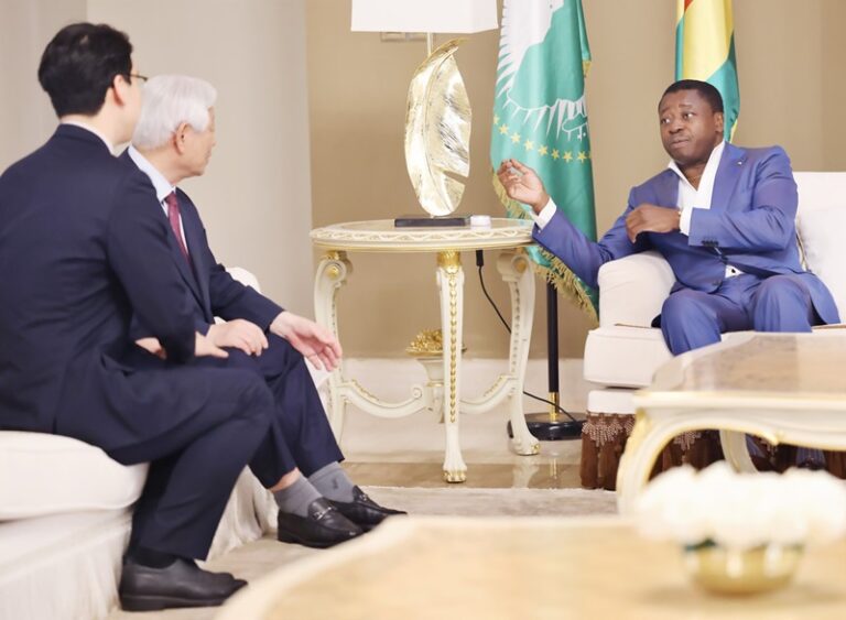 Promotion de la jeunesse : Tête à tête entre Faure Gnassingbé et le Pasteur Ock Soo Park de l’IYF