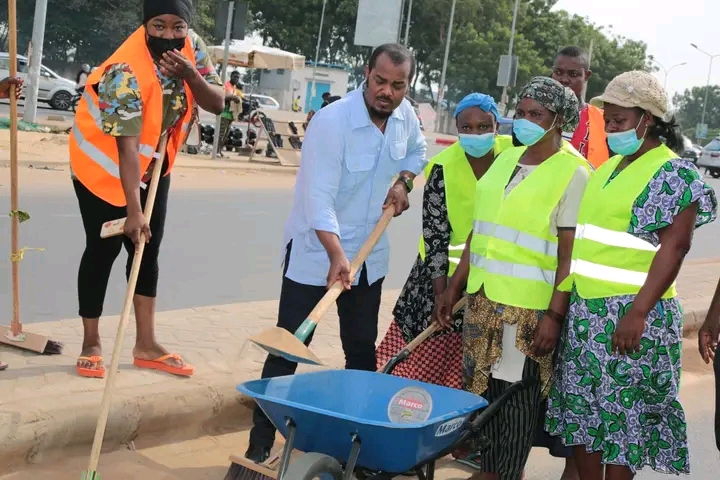 Togo/Golfe7: Dessablage de la route de Ségbé, Aimé Djikounou à la tâche