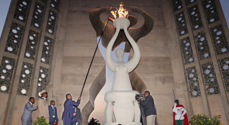 Togo/64ème anniversaire de l’indépendance : le chef de l’État ranime la flamme de l’indépendance