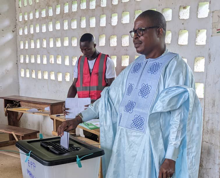 Togo/Jour de vote du double scrutin: Hervé Piza a accompli son devoir civique à Mangoassi 