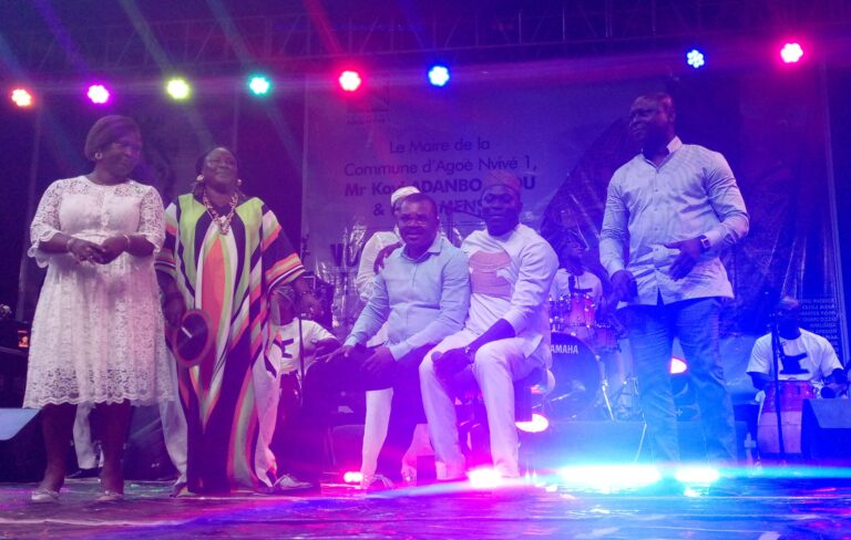 Togo/Concert live gratuit de King Mensah à Agoè-Nyivé 1: Pari fortement réussi pour Kovi Adanbounou