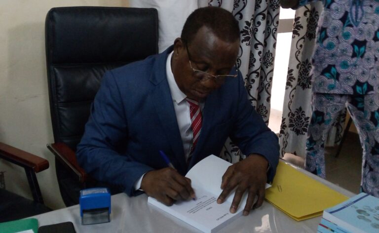 Togo/La réconciliation et l’unité nationale, objet d’un ouvrage dédicacé par Dr Evalo Wiyao