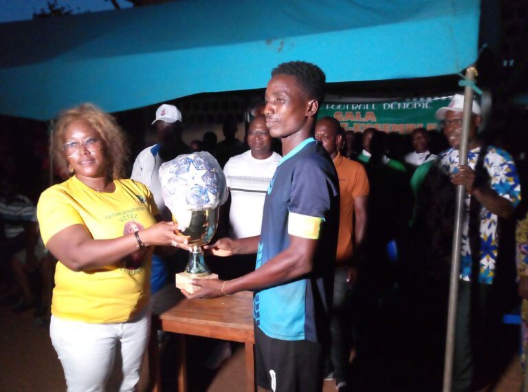 Togo/Campagne électorale 2024: Passion Foot arrache le trophée du « Gala du vivre ensemble » de la Princesse Eyi Semekonawo, Candidate Indépendante de la Forêt Sacrée