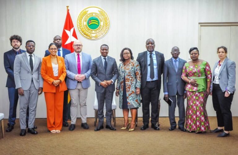Togo/Le Président de l’Assemblée nationale a échangé avec une délégation du Sénat américain