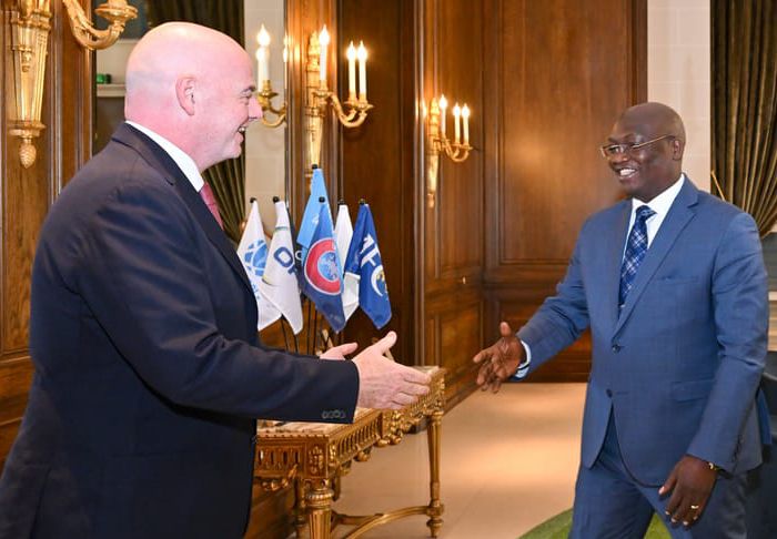 Paris: Le Colonel Kossi AKPOVY reçu par Gianni Infantino pour le bien du football togolais 