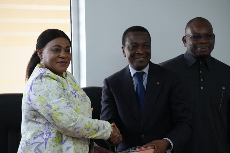 Yawa Djigbodi Tsègan prend fonction au Ministère de l’Urbanisme, de l’Habitat et de la Réforme Foncière