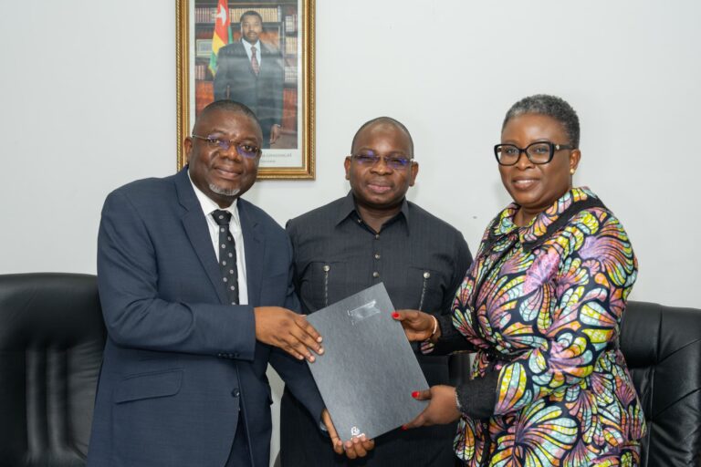 Togo: Kossi Lamadokou passe le portefeuille de la culture à Yawa Kouigan