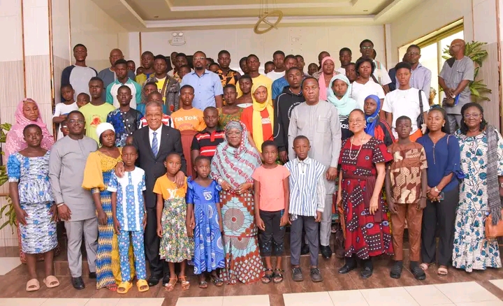 Togo: Le HCRRUN évalue à mi-parcours son programme de bourses et d’aides aux orphelins 