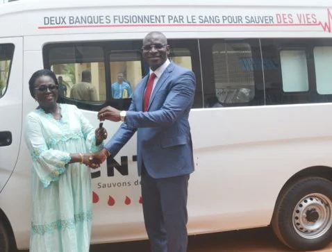 CBI Togo fait don d’un bus de collecte de sang au CNTS