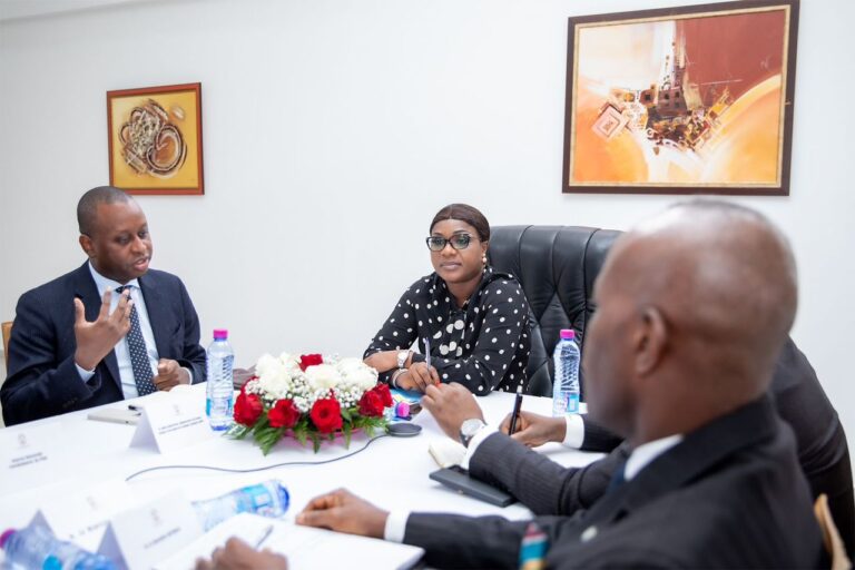 Togo: Dr Sandra Johnson échange avec l’Administrateur du Groupe II auprès de la Banque mondiale