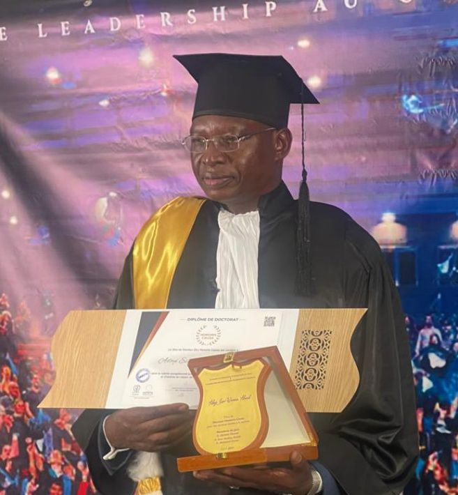 Adoyi Esso-Wavana Couronné Docteur Honoris Causa par le CVPT