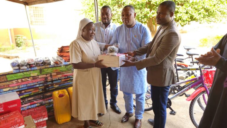 Togo/Bassar : Les Députés Yawanké Waké Gbati, Hatimi Tchaboré et Binantifame Ouadja en soutien aux orphelins de Saint Joseph
