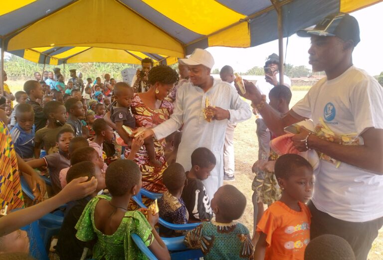 Noël à Kévé : Le geste de Famath production et Avé Nényo pour 1000 enfants et adultes