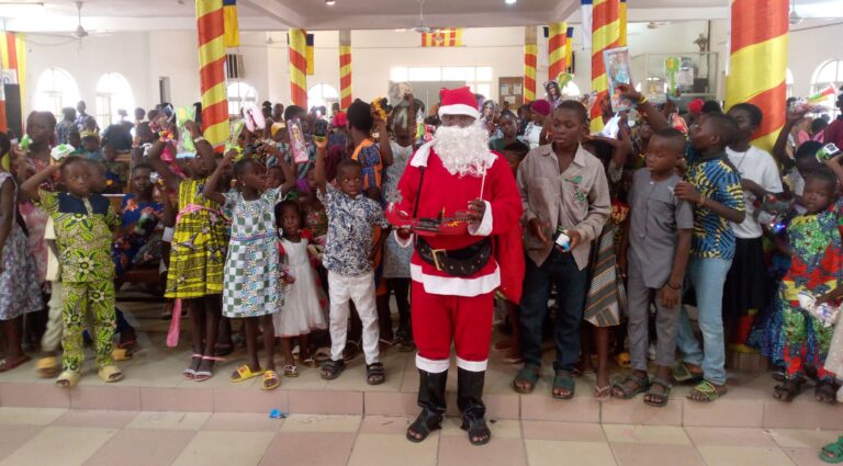 Noël 2024 : une fête magique pour environ 500 enfants à l’EEPTO
