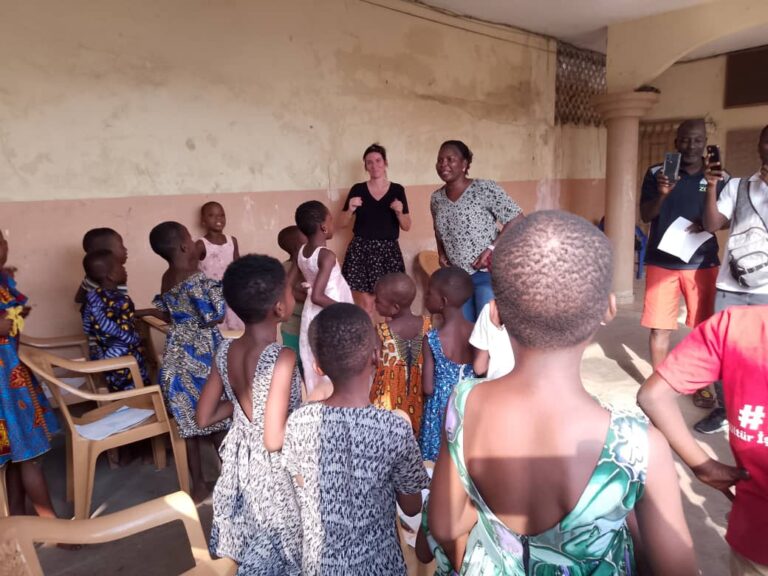 La marraine Maryline Cottin en visite au Togo