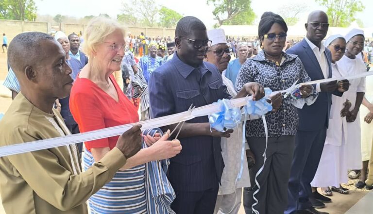 Togo: Le Prof Tchin DARRE inaugure le  «Centre Médico-Social Anna Maria de Namon»