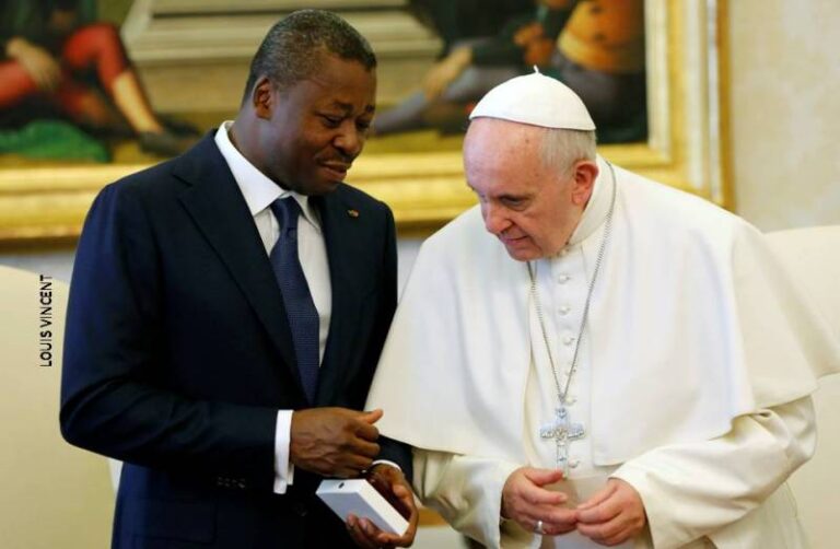 Décès du Pape François : le Président Faure Gnassingbé rend hommage à un homme de paix