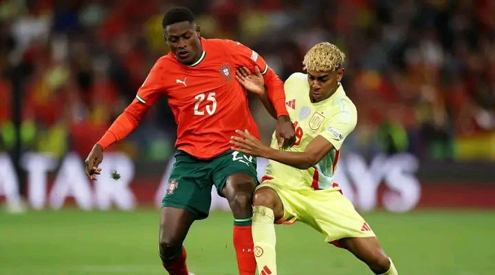 Nuno Mendes muselle Lamine Yamal et donne un coup de boost à son coéquipier du PSG