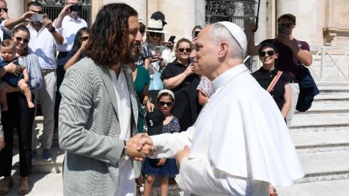 Au Vatican, « Jésus » et le pape Léon XIV ont échangé : «un honneur incommensurable»