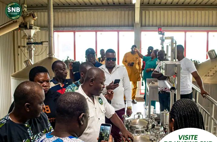 Les responsables de bars de Lomé en visite immersive à l’usine SNB d’Adétikopé