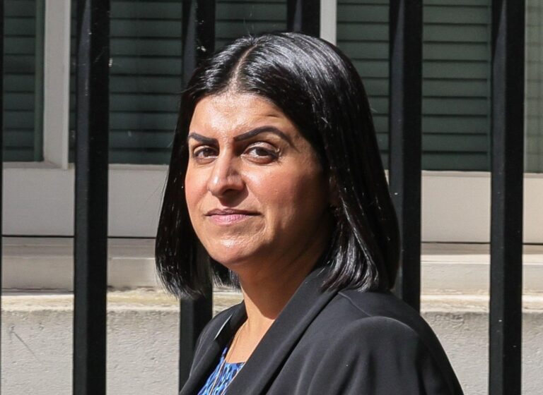 Immigration : « Je vais mettre fin à ce ticket en or. », Shabana Mahmood