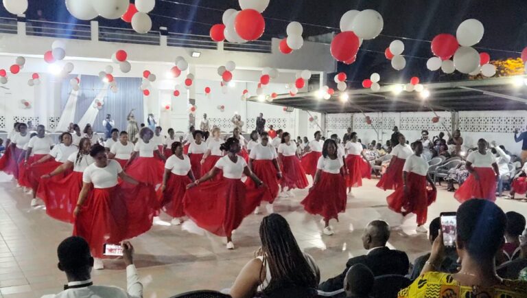 Le City Star Dancing Club célèbre les pères dans une ambiance festive à Lomé